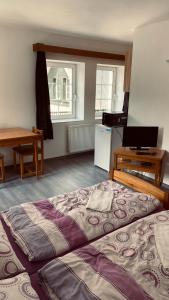 Postel nebo postele na pokoji v ubytování Horské Apartmány Smrčina