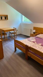 Postel nebo postele na pokoji v ubytování Horské Apartmány Smrčina