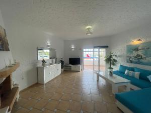 TV a/nebo společenská místnost v ubytování Chalet cabo negro