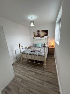 a bedroom with a bed in the corner of a room at Bali Bliss Garden Flat with Parking in Enfield