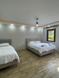 En eller flere senge i et værelse på Kaya Palace