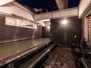 an empty room with a pool of water in a building at APA Hotel Kyoto Eki Horikawadori in Kyoto