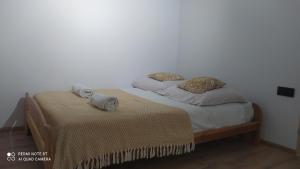 a bedroom with two beds with towels on them at Pokój typu studio nr 2 in Sromowce Wyżne