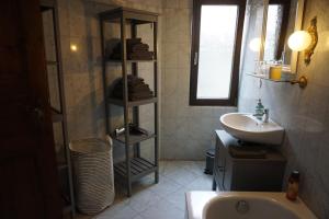 Ένα μπάνιο στο Die ganz besondere Ferienwohnung +33 φωτογραφίες