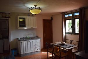 A kitchen or kitchenette at Castillo Esmeralda