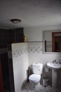 A bathroom at Castillo Esmeralda
