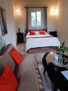 Rúm í herbergi á Hotel Anachoreo