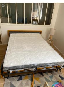 מיטה או מיטות בחדר ב-Cocon cosy hypercentre bordeaux