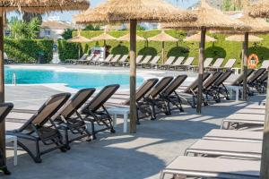Bazén v ubytovaní Alcudia Beach Apartments alebo v jeho blízkosti