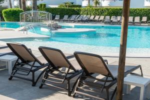 Bazén v ubytovaní Alcudia Beach Apartments alebo v jeho blízkosti