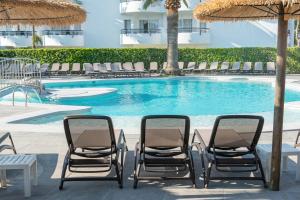 Bazén v ubytovaní Alcudia Beach Apartments alebo v jeho blízkosti