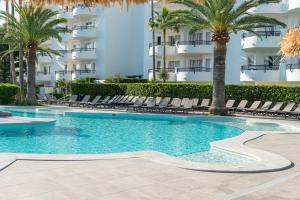 Bazén v ubytovaní Alcudia Beach Apartments alebo v jeho blízkosti