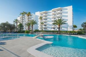 Bazén v ubytovaní Alcudia Beach Apartments alebo v jeho blízkosti
