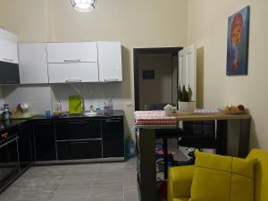 Kuchyň nebo kuchyňský kout v ubytování Gerta’s Appartament