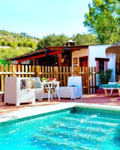 Casa con piscina y patio en Cortijo el Alcornocal, en Málaga