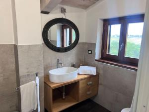 a bathroom with a sink and a mirror at Casa Linda in Siena
