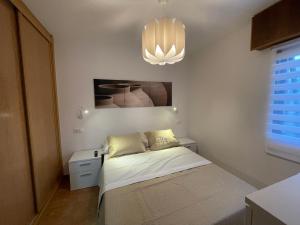 A bed or beds in a room at Finisterre Fisterra apartamento en la playa