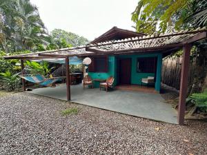 Vrt pred nastanitvijo Mono Azul Cahuita