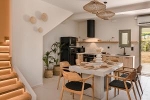 a kitchen and dining room with a table and chairs at Villa Sensi in Lixouri