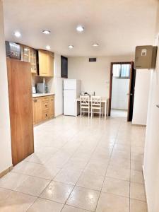 Spacious 4 Bedroom in a Quiet Area in Tel Aviv