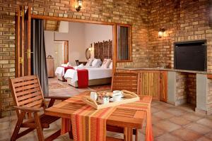Un lugar para sentarse en La Kruger Lifestyle Lodge - No Loadshedding