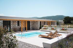 Piscina di Trinity Design Suites o nelle vicinanze