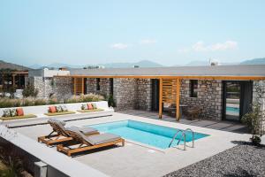 Piscina di Trinity Design Suites o nelle vicinanze