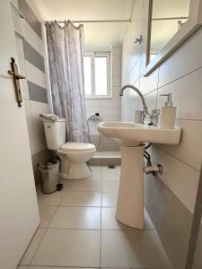 Koupelna v ubytování Magdalini House + 27 fotografií