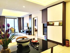 a large living room with a room with a living room at TopGenting SmokyColdSty3R2B10Pax @GrdIonDelmn in Genting Highlands