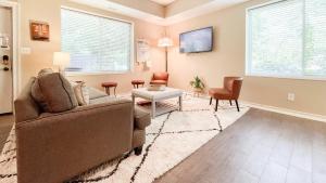 a living room with a couch and a table at Perfect Stay High Ceilings Huge Yard And Amenities in Birmingham
