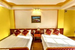 Postel nebo postele na pokoji v ubytování Cherry Hotel
