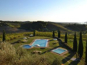 Vista de la piscina de Pleasant Holiday Home in Stabbia with Bubble Bath o alrededores
