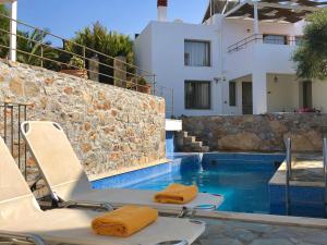 Πισίνα στο ή κοντά στο Villa in Crete with Panoramic Views & Beaches