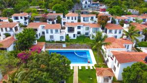 an aerial view of a residential estate with a swimming pool at Villa Malaga Acapulco, Gro in Acapulco