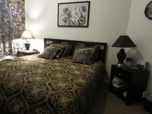 En eller flere senge i et værelse på Boyd Apartments + 39 billeder