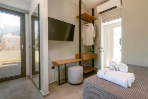Φωτογραφία από το άλμπουμ του The View Hotel Sofas Coastal Retreat στην Πέρδικα +63 φωτογραφίες