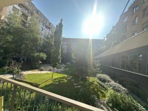 Vonkajšia záhrada v ubytovaní Zoe apartman