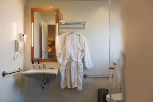 Vannituba majutusasutuses Dar Al Mauge Boutique Hotel with Outdoor Pool