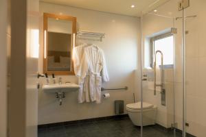 Vannituba majutusasutuses Dar Al Mauge Boutique Hotel with Outdoor Pool