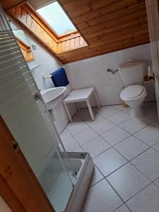 Kúpeľňa v ubytovaní Alinka Apartmanház + 29 fotografií