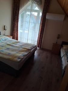 Posteľ alebo postele v izbe v ubytovaní Alinka Apartmanház