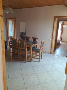 Posedenie v ubytovaní Alinka Apartmanház