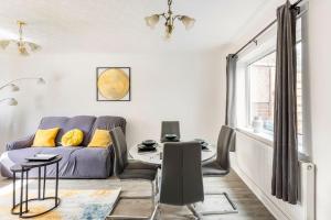 O zonă de relaxare la Lookout 5-Bed House in Darwen Blackburn BB1 Free Parking Roadside
