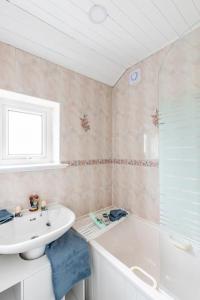 a bathroom with a sink and a toilet and a tub at Entire Charming 5-Bed House in Darwen Blackburn BB1 Free Parking Roadside in Rishton