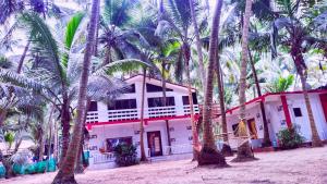 Vrt pred nastanitvijo Samant Beach Resort
