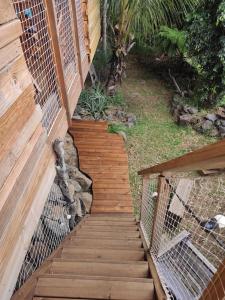 Photo de la galerie de l'établissement Bungalow écologique avec toilettes sèches LEU KABANON vue mer, à Saint-Leu