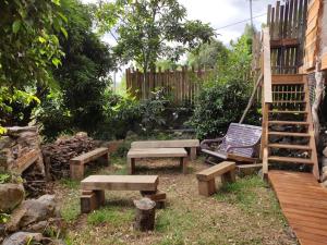 Photo de la galerie de l'établissement Bungalow écologique avec toilettes sèches LEU KABANON vue mer, à Saint-Leu 10 autres photos