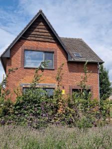 a brick house with a window on the side of it at Huize Clementina in Peer