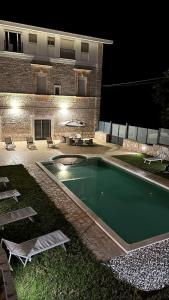 Πισίνα στο ή κοντά στο MC 1640