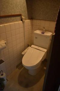 Koupelna v ubytování 【利灸ゲストハウス】3 mins walk to Kyoto station! Unique house！